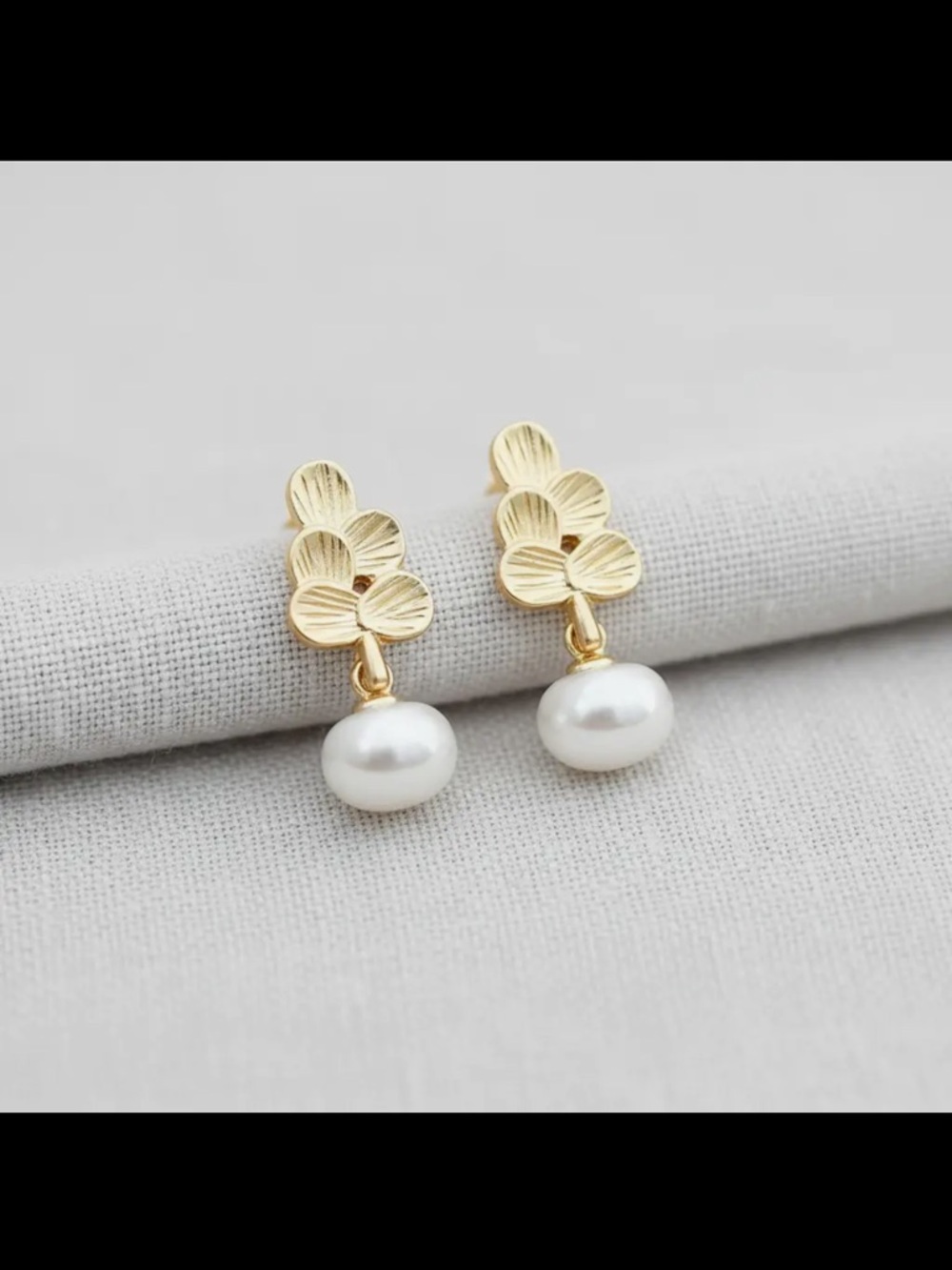 Pearl small pierced earrings floral